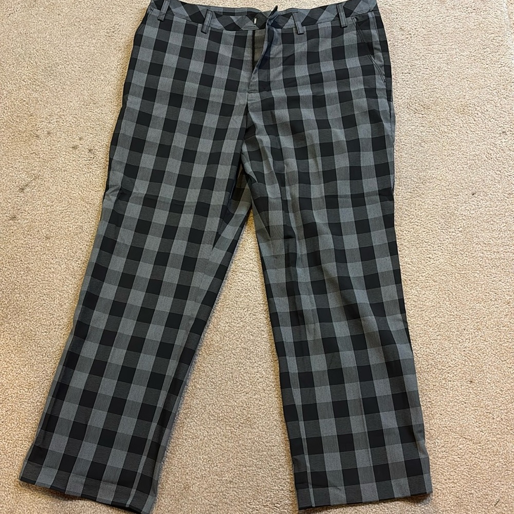 BLACK AND GRAY STRIPED ADIDAS  GOLF PANTS (MEN) SIZE: 38*30